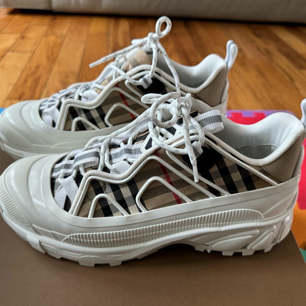 Burberry sneakers
